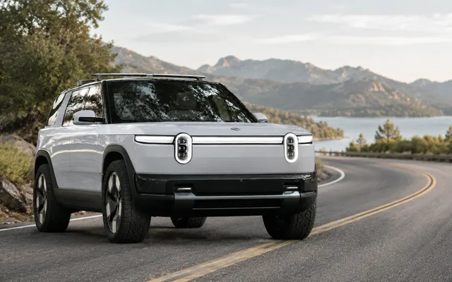 Rivian R2 arriva sul mercato: cosa offre il nuovo SUV elettrico