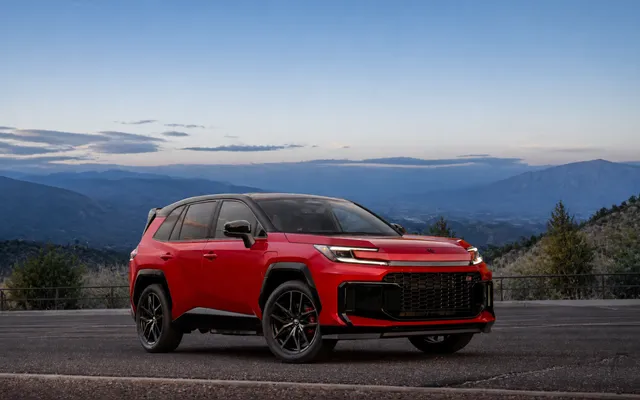 Toyota RAV4 GR Sport PHEV: sportiva o ibrida costosa?