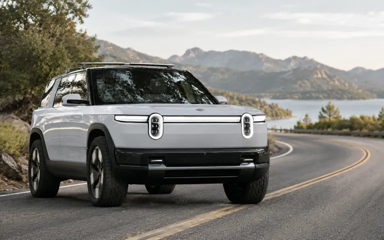 Rivian R2 trafia na rynek: co oferuje nowy elektryczny SUV