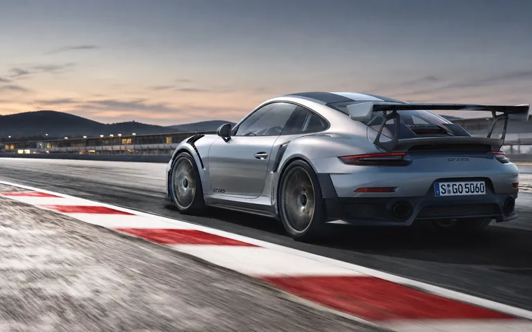 Porsche 911 GT2 Flachbau RS: differenze dalla 911 di serie